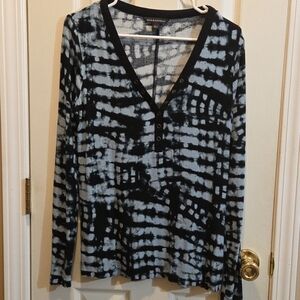 Rock & Republic Button V Neck Henley Size L